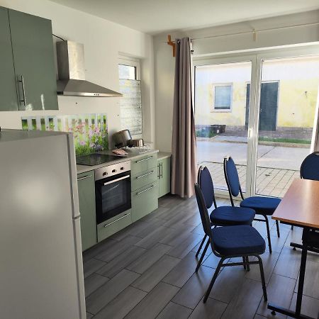 Erdgeschoss Wohnung Nahe Flughafen Wien Exterior foto