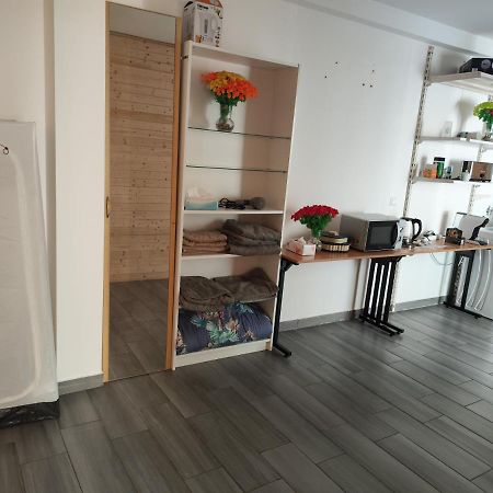 Erdgeschoss Wohnung Nahe Flughafen Wien Exterior foto