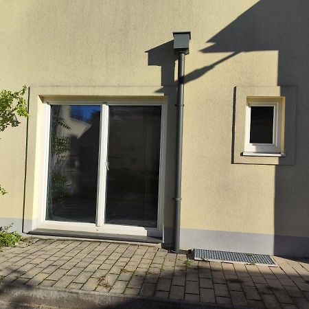 Erdgeschoss Wohnung Nahe Flughafen Wien Exterior foto