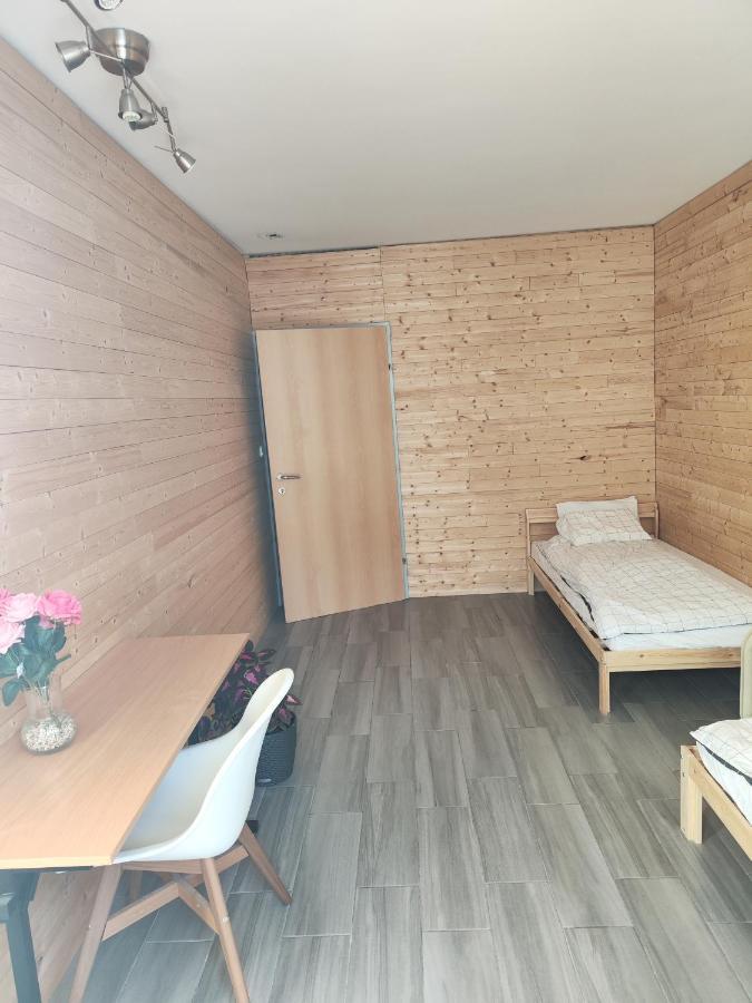 Erdgeschoss Wohnung Nahe Flughafen Wien Exterior foto