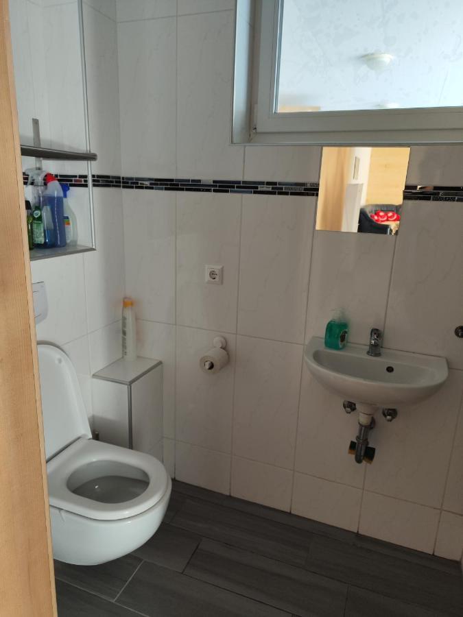 Erdgeschoss Wohnung Nahe Flughafen Wien Exterior foto