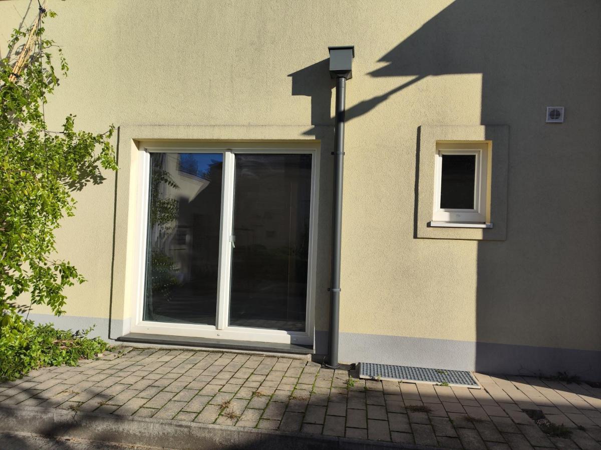 Erdgeschoss Wohnung Nahe Flughafen Wien Exterior foto